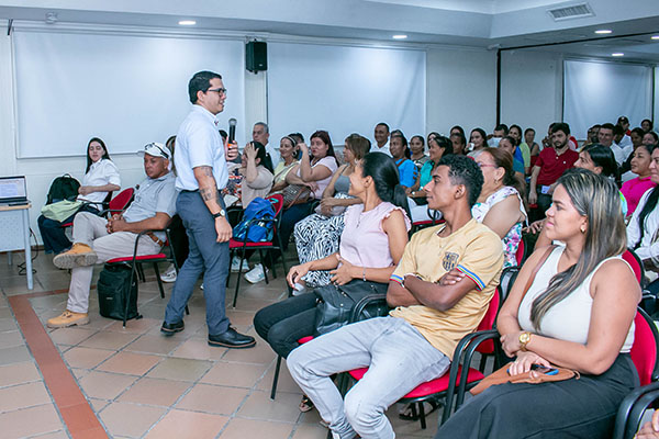 En el Hemiciclo Cultural ‘Helado de Leche’, los 292 aspirantes del programa Talento Magdalena fueron recibidos por el equipo de la Dirección de Desarrollo Estudiantil.