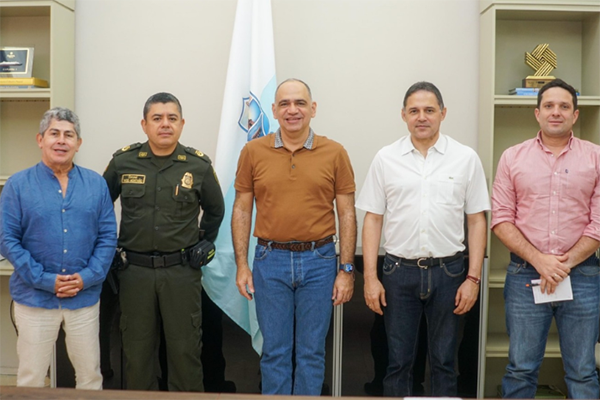 En la gráfica Gilberto Toro; presidente de Fedemunicipios, Yasid Montaño; Comandante de la Policía Metropolitana de Santa Marta, Carlos Pinedo Cuello; Alcalde de Santa Marta, Honorio Henríquez; senador y Camilo George; secretario de gobierno.