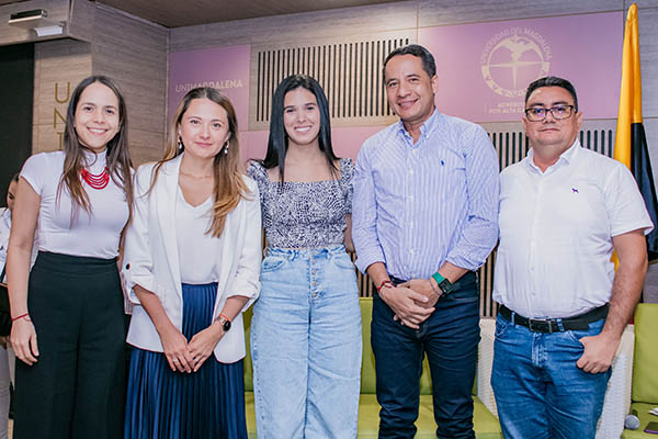 Tres exbecarios participaron en el panel de ‘Oportunidades de la Fundación Carolina (Retos, consejos prácticos e impacto)’.