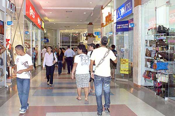 Una cantidad considerable de comercios, tanto formales como informales, sufren los embates de la inseguridad en el distrito, por lo que se espera que las medidas tomadas por las autoridades mejoren las condiciones de seguridad a comerciantes y ciudadania en general.