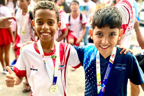 En sus palabras mencionó que estas actividades las hace para superarse, siendo el mejor en lo que puede hacer, soñando ser el Michael Phelps colombiano. En sus palabras mencionó que estas actividades las hace para superarse, siendo el mejor en lo que puede hacer, soñando ser el Michael Phelps colombiano.
