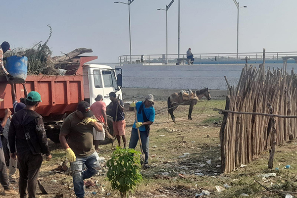 En la imagen se refleja el esfuerzo de las personas que se sumaron en esta iniciativa para recolectar estos desechos que generan daños a nivel ambiental. 