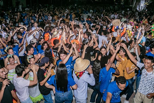 El cierre de esta bienvenida estuvo a cargo del grupo samario Estereobeat, quien al ritmo de sus buenas canciones puso a bailar y gozar a los asistentes a este gran evento.