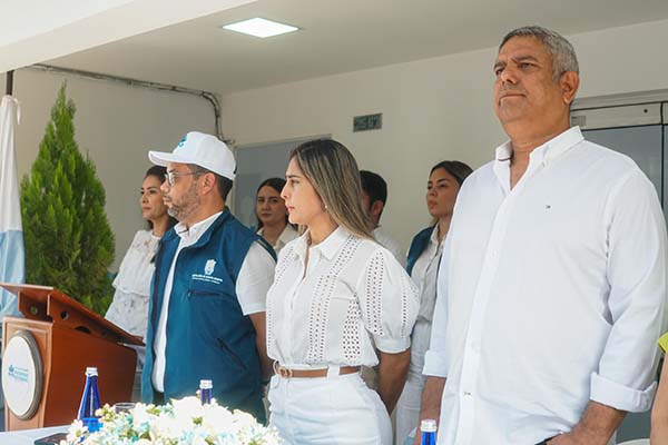 32 equipos conformados por 256 profesionales como médicos, enfermeras, auxiliares de enfermería, odontólogos, psicólogos, entre otros, llegarán mañana mismo a distintos barrios del distrito. 32 equipos conformados por 256 profesionales como médicos, enfermeras, auxiliares de enfermería, odontólogos, psicólogos, entre otros, llegarán mañana mismo a distintos barrios del distrito.