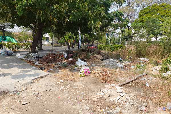 Las acumulaciones de basura en la transversal 33 con la avenida Libertador Mamatoco ha generado preocupación entre los residentes y transeúntes de la zona ya que es una situación que genera problemas ambientales Las acumulaciones de basura en la transversal 33 con la avenida Libertador Mamatoco ha generado preocupación entre los residentes y transeúntes de la zona ya que es una situación que genera problemas ambientales