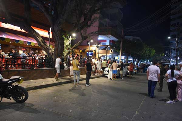 Las ventas informales han sido controladas por las entidades pertinentes y se han despejado las calles de este sector. 