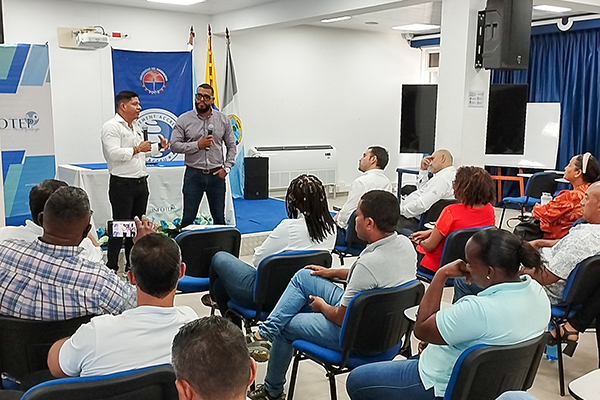  Rector Pablo Vera Salazar y el rector de Infotep San Andrés Islas, Charles Gallardo Humphries.
