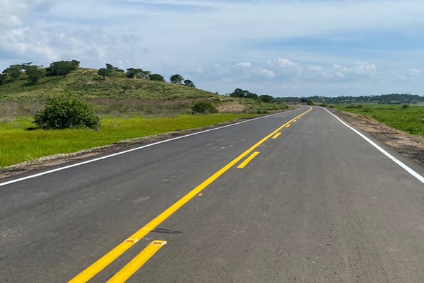 Los trabajos viales pretenden beneficiar la seguridad de los conductores que transitan por esta importante vía.