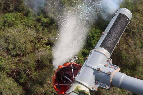 Aún se trabaja en el incendio que azota este ecosistema desde hace más de una semana.