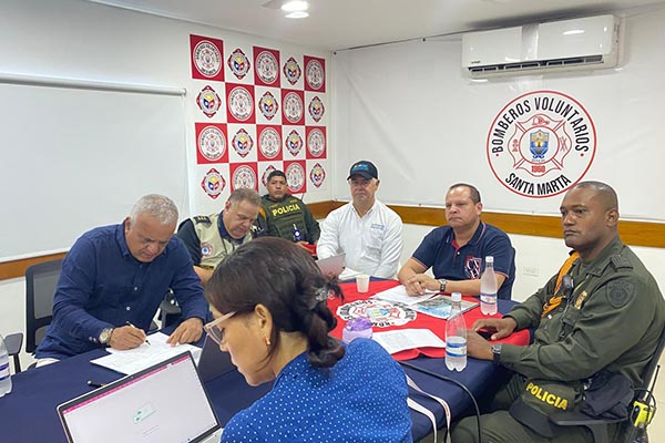La Sala de Crisis en la que se monitorean los diferentes sectores de Santa Marta está ubicada en la Estación de Bomberos de la ciudad.