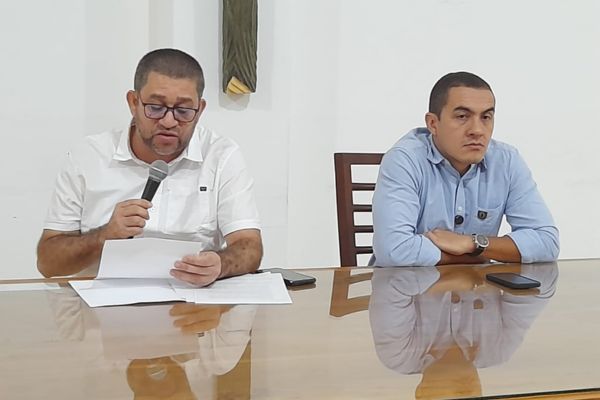 Padre Jesús Orozco, representante de la Diócesis de Santa Marta, y el representante de la firma Duque Abogados, quienes llevan el proceso en contra del sacerdote Fajid Yacut.