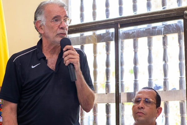  Nuevamente, el Gobernador Martinez se muestra reacio ante alternativas que puedan otorgar impulsos productivos para las comunidades del departamento, debido a que este proyecto no es suyo. 