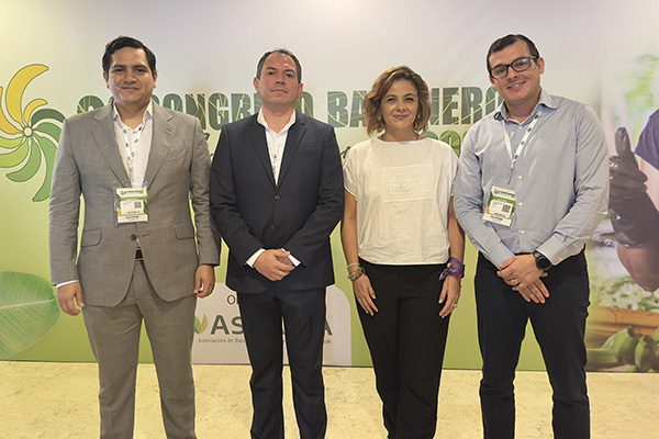 José Francisco Zúñiga, presidente de Asbama; Ministra de Agricultura, agremiaciones bananeras y fundaciones sociales, se reunieron con la jefa de la cartera agropecuaria nacional para exponer la situación actual del sector. José Francisco Zúñiga, presidente de Asbama; Ministra de Agricultura, agremiaciones bananeras y fundaciones sociales, se reunieron con la jefa de la cartera agropecuaria nacional para exponer la situación actual del sector.