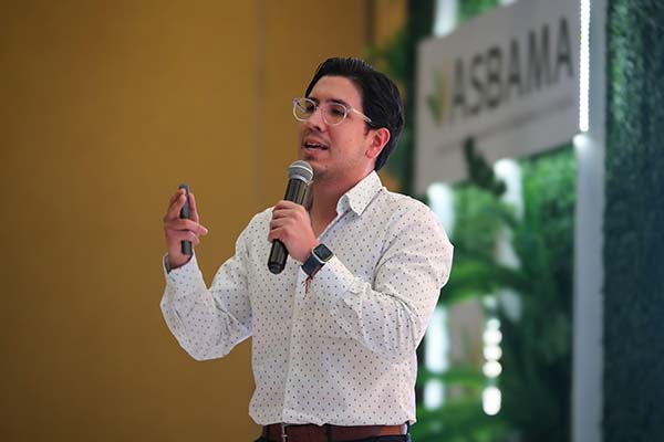 Juan Fernando Roa, presidente del Instituto Colombiano Agrícola. Juan Fernando Roa, presidente del Instituto Colombiano Agrícola.