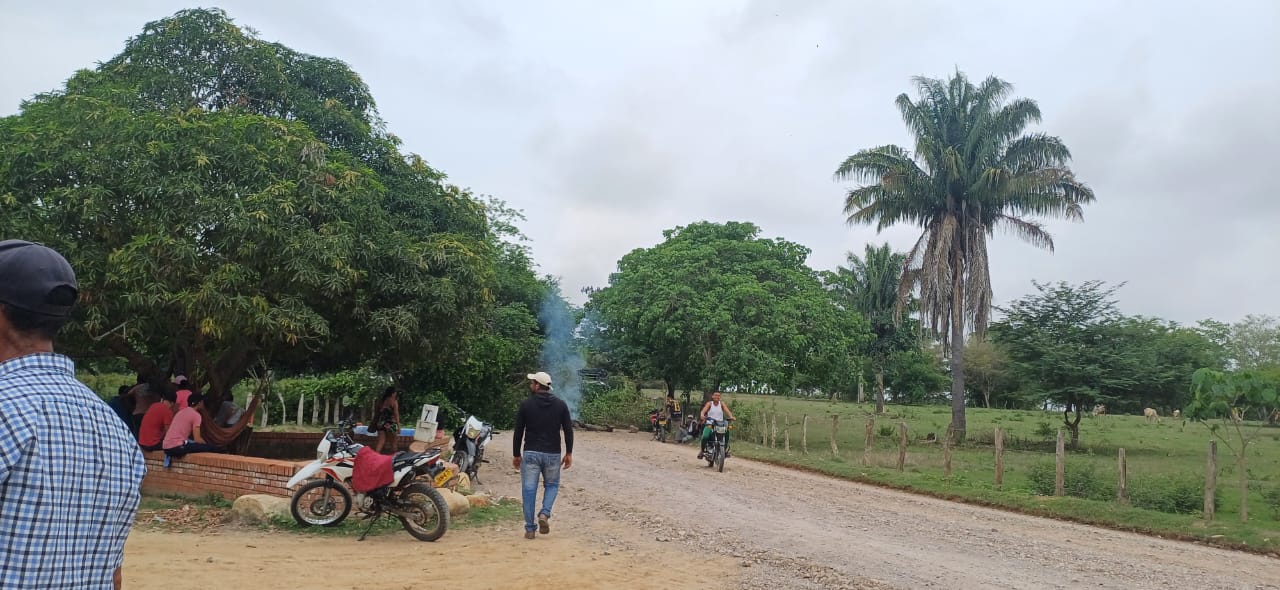 Entrada de Pijiño bloqueada por la comunidad