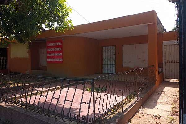 Esta es la denominada Casa del Reinsertado, adquirida por el departamento durante la administración de Trino Luna Correa. Nótese el letrero de en arriendo o se vende y el número telefónico celular. Esta es la denominada Casa del Reinsertado, adquirida por el departamento durante la administración de Trino Luna Correa. Nótese el letrero de en arriendo o se vende y el número telefónico celular.