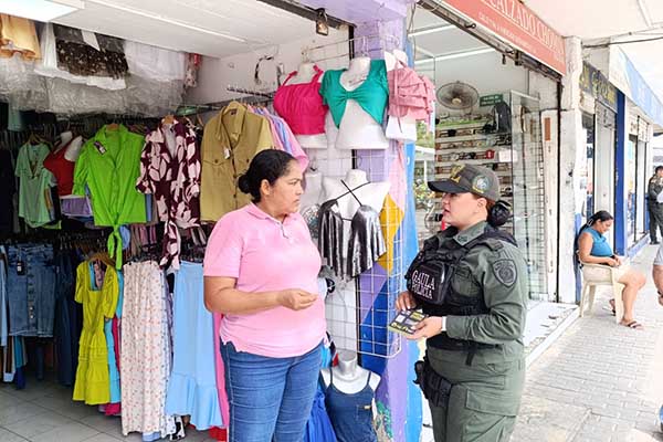 Miembros del Gaula de la Policía realizaron socialización del plan de seguridad con los vendedores del Marcado Público.  
