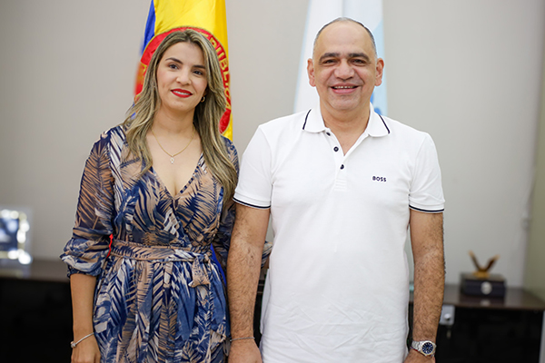  Carlos Pinedo, alcalde de Santa Marta junto a Sandra Britto, nueva Gerente del Setp 