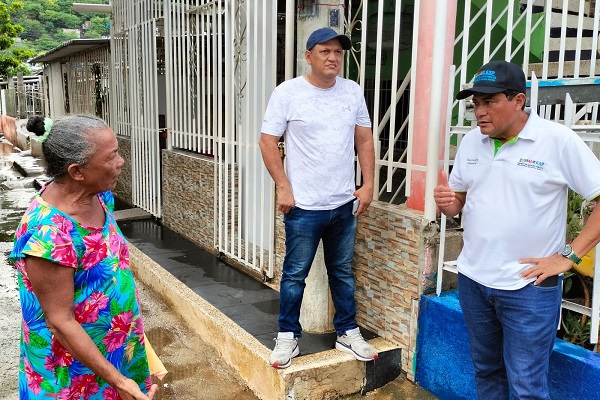 Rubi Toloza, líder del sector, conversó con funcionarios de la Essmar para explicar las problemáticas del sector.