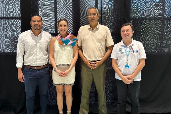 Marcela Sierra, gerente de la ciudad de la Alcaldía de Santa Marta, Álvaro Ospino Valiente, presidente de la Academia de Historia del Magdalena, entre otros funcionarios.  