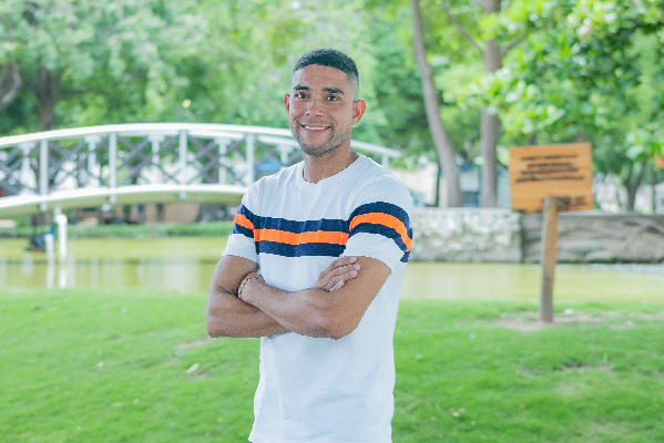 Manjarrés, de 26 años y deportista de alto rendimiento, se encuentra finalizando sus estudios en el Programa Profesional en Deportes adscrito al Centro para la Regionalización de la Educación y las Oportunidades – Creo Unimagdalena. 