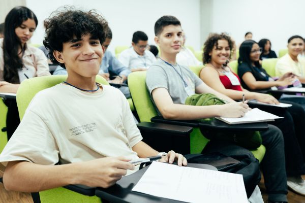 Los aspirantes participan en talleres vocacionales, conferencias, pruebas y entrevistas previas a la publicación de los resultados.