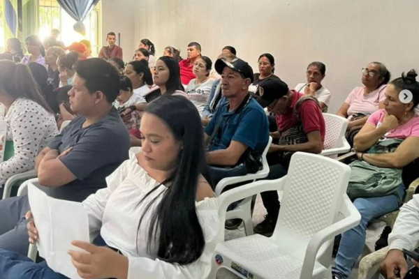 Los asistentes recibieron indicaciones de cómo pueden acceder a la ruta de indemnización por ser víctimas.