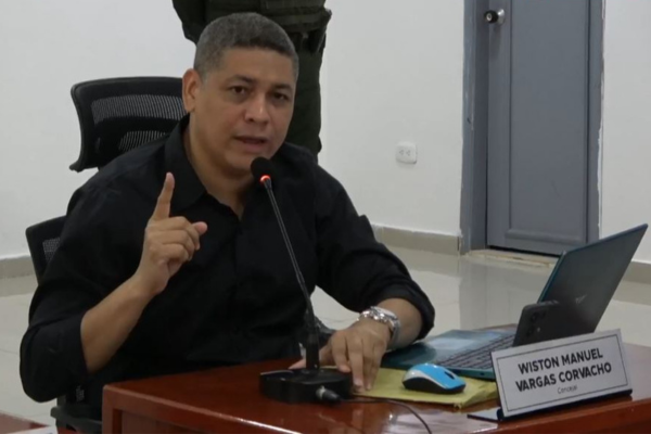 Wiston Vargas Corbacho, concejal del movimiento político Fuerza Ciudadana que fue expulsado de la sesión. 