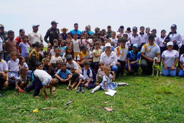La jornada estuvo acompañada de la Policía Nacional, líderes de la Sierra Nevada de Santa Marta y funcionarios de la administración distrital. 