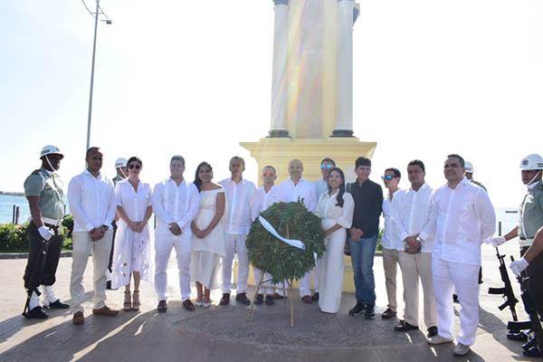 En el monumento de Rodrigo de Bastidas se reunieron los concejales, funcionarios del gabinete distrital e integrantes de la fuerza pública.