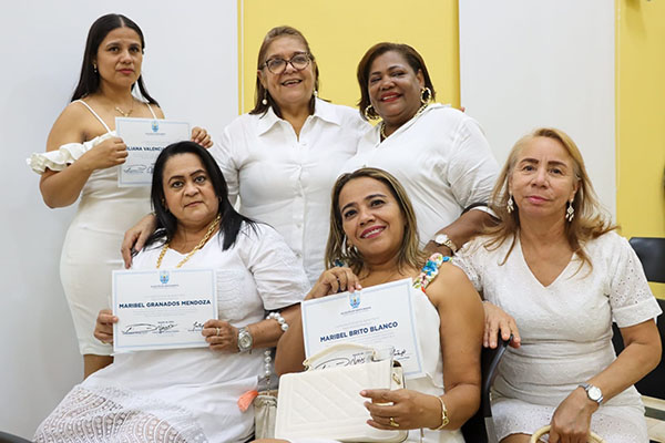 Equipo de vacunación del PAI de la E.S.E Alejandro Prosperó Reverend. Equipo de vacunación del PAI de la E.S.E Alejandro Prosperó Reverend.
