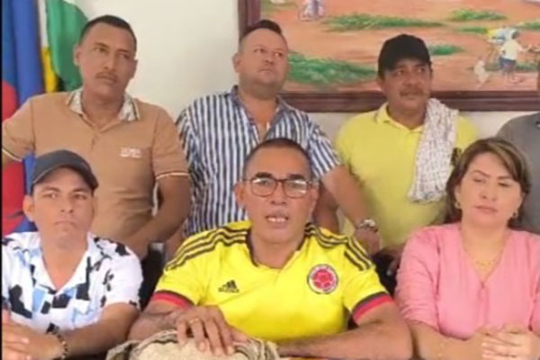Los cabildantes de Santa Bárbara de Pinto se tomaron las redes sociales, para dar a conocer esta problemática que los aqueja desde más de un año. Los cabildantes de Santa Bárbara de Pinto se tomaron las redes sociales, para dar a conocer esta problemática que los aqueja desde más de un año.