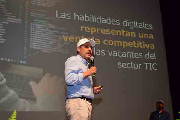 Mauricio Lizcano, ministro de las Tecnologías de la Información y las Comunicaciones de Colombia. Mauricio Lizcano, ministro de las Tecnologías de la Información y las Comunicaciones de Colombia.