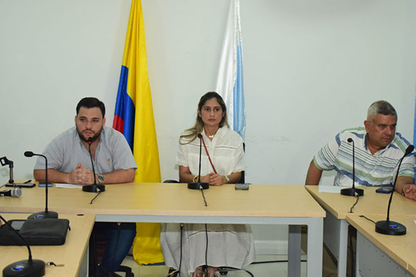 Jorge Lastra, secretario de Salud de Santa Marta; Bleidys Pérez, gestora Social y Eduardo Jaramillo, alcalde la Localidad 2. 