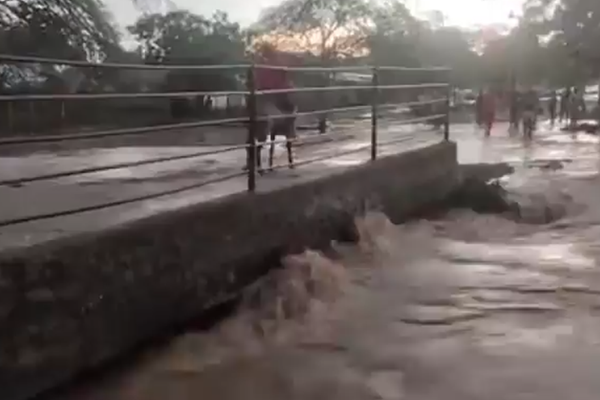 Centenares de personas afectadas por la fuerte ola invernal que azota al departamento.