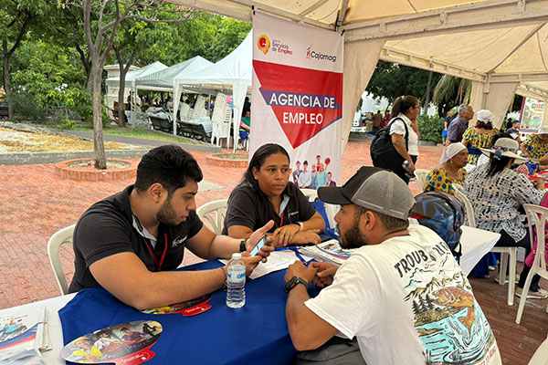  La atención a las personas fue de manera masiva en las más de 30 carpas ubicadas en el parque Simón Bolívar.