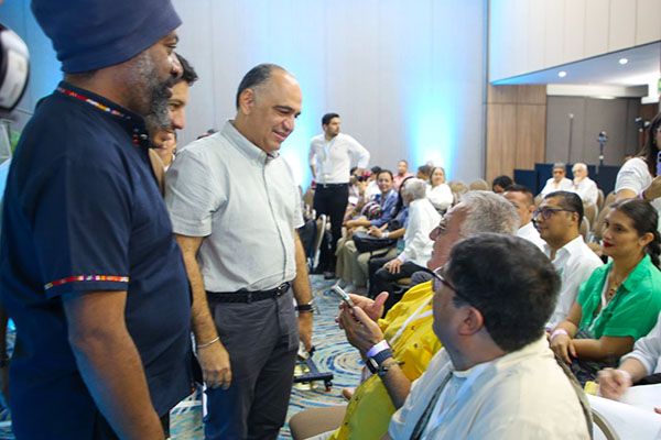 El alcalde Carlos Pinedo y Dagoberto Quiroga, superintendente de Servicios Públicos Domiciliarios en el foro por el agua para Santa Marta.