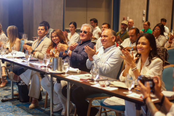 Acompañando al evento estuvieron Carlos Pinedo Cuello, alcalde de Santa Marta y Dagoberto Quiroga, superintendente de Servicios Públicos Domiciliarios.