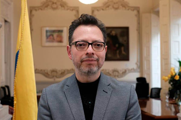 Ministro de las Culturas, las Artes y los Saberes Juan David Correa Ministro de las Culturas, las Artes y los Saberes Juan David Correa