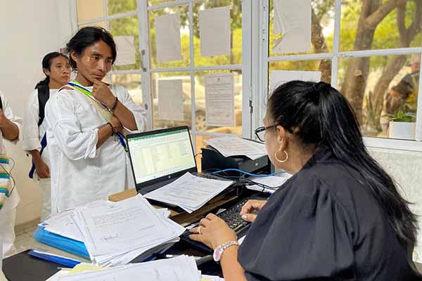  Los nuevos profesores fueron poscesionados en el salón amarillo de la Alcaldía Distrital. 