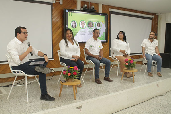José Francisco Zuñiga, Presidente de Asbama resaltó, el esfuerzo de los grandes y pequeños productores de banano en el Caribe colombiano, quienes durante más de tres años han tenido éxito en el control de la expansión del Fusarium R4T, pero que actualmente enfrentan retos que amenazan su competitividad, como los bajos precios del mercado internacional. 