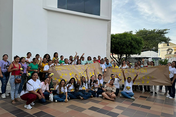 Durante la actividad, psicólogas del programa de Atención Integral a la Primera Infancia brindaron asesorías personales y organizaron dinámicas.