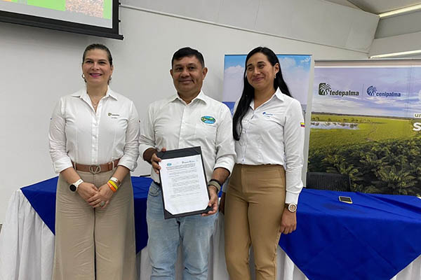 Alfredo Martínez, director de Corpamag; Patricia Díaz Hamburger, gerente Regional Zona Norte de Fedepalma, y Jenny Valencia Rincón, delegada de Cenipalma.