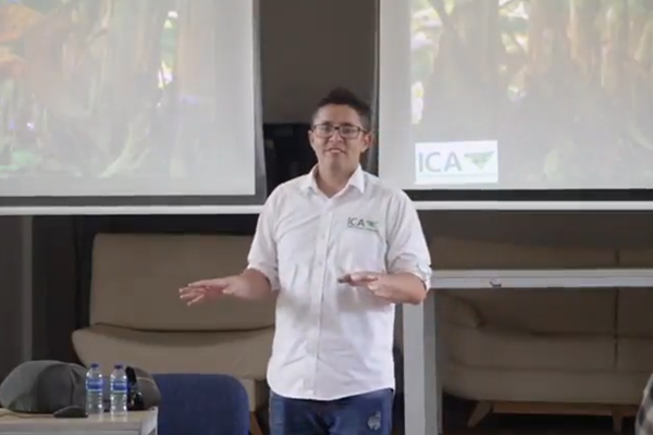 En el taller se abordaron temas relacionados con bioseguridad y buenas prácticas agrícolas, fundamentales para prevenir la propagación de patógenos.