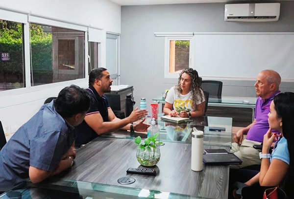 Isis Navarro, agente interventora de la Essmar; Javier Quintero, presidente de Camacol Magdalena; Luis Eduardo Vives Lacouture, empresario de Santa Marta, entre otros funcionarios. 