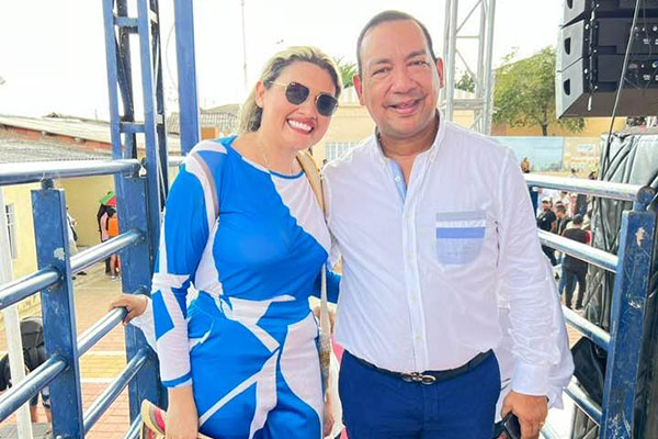 El alcalde de Pedraza Gustavo Osorio con su esposa Rosa Narváez, quien estaría aspirando en las próximas elecciones a la alcaldía de su municipio El Guamo, Bolívar.