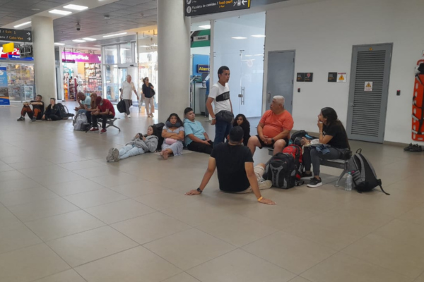 El Aeropuerto Internacional Simón Bolívar de Santa Marta presentó interrupciones en su servicio debido al deterioro de la pista de principal por lo que se suspendieron los vuelos mientras se reparaba el daño. 