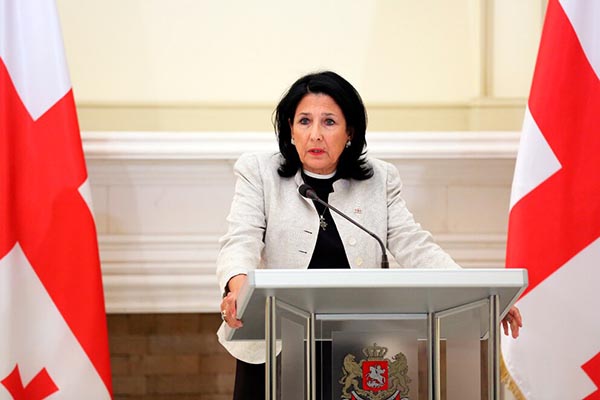 Salomé Zurabishvili, presidenta de Georgia, denunciante del supuesto robo.
