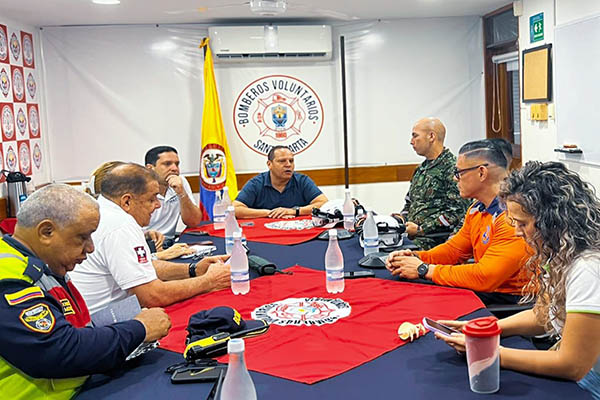 La Oficina Nacional de Gestión del Riesgo ha estado en contacto constante con las autoridades locales, participando de manera virtual en las decisiones del PMU, para coordinar acciones de respuesta inmediata y evaluar los recursos necesarios para atender cualquier eventualidad que surja en el transcurso de las lluvias. La Oficina Nacional de Gestión del Riesgo ha estado en contacto constante con las autoridades locales, participando de manera virtual en las decisiones del PMU, para coordinar acciones de respuesta inmediata y evaluar los recursos necesarios para atender cualquier eventualidad que surja en el transcurso de las lluvias.