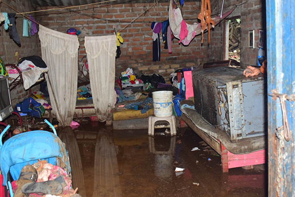 Las imágenes captadas por el equipo periodístico de EL INFORMADOR, reflejan el drama que viven muchas familias del barrio San Fernando de Santa Marta, por las afectaciones que les dejó una avalancha que los sorprendió la noche del pasado jueves. Fotos Ly Eric Amasifuén Pinche 